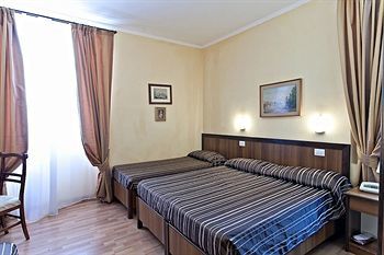 Hotel Trastevere Cisterna 2*